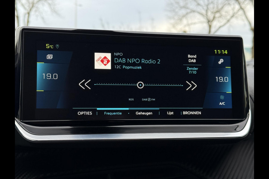 Peugeot e-2008 EV GT Pack 50 kWh | 3D Cockpit | Camera | Panorama | Sfeer Verlichting |