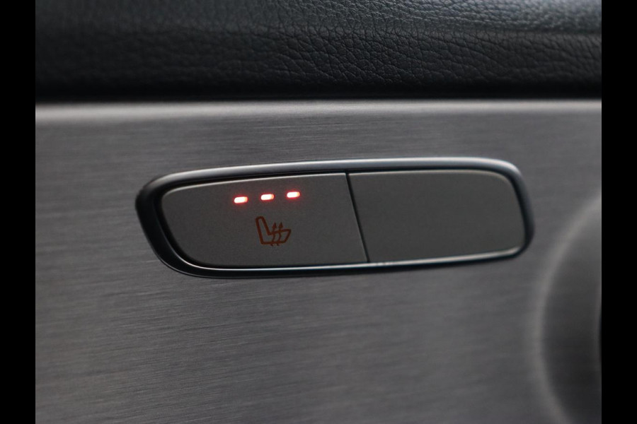 Mercedes-Benz C-Klasse 160 AMG Limited | Stoelverwarming | Leder/Alcantara | Camera | Carplay | Digital Cockpit | Navigatie | Park Assist | Full LED