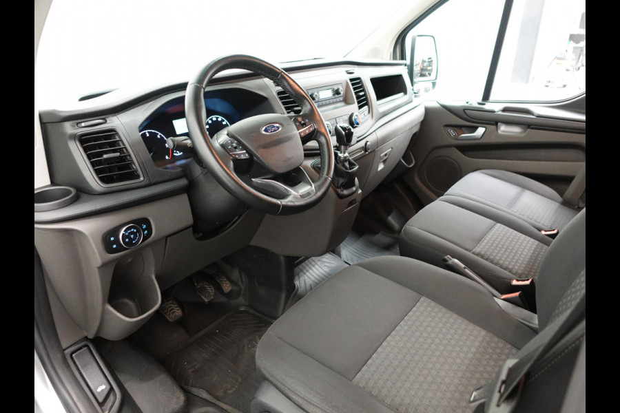 Ford Transit Custom 131pk L2H1 Trend Trekhaak Camera Cruise control Airco Parkeersensoren 3-Zits Euro6