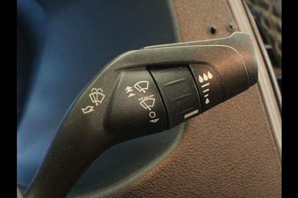 Ford Transit Custom 131pk L2H1 Trend Trekhaak Camera Cruise control Airco Parkeersensoren 3-Zits Euro6