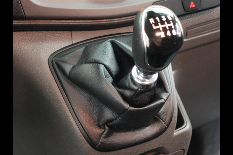Ford Transit Custom 131pk L2H1 Trend Trekhaak Camera Cruise control Airco Parkeersensoren 3-Zits Euro6