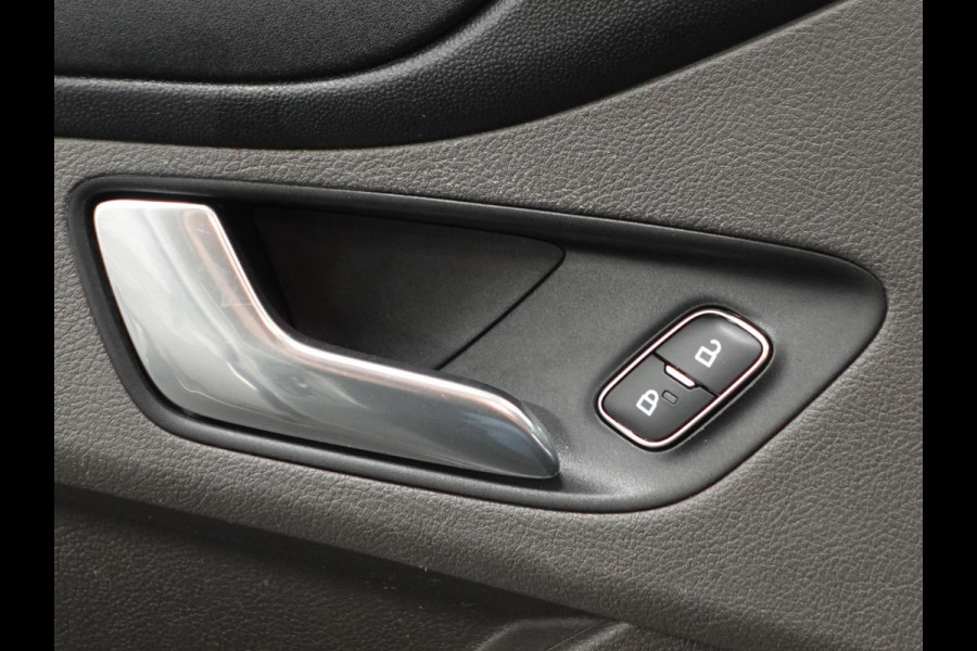 Ford Transit Custom 131pk L2H1 Trend Trekhaak Camera Cruise control Airco Parkeersensoren 3-Zits Euro6