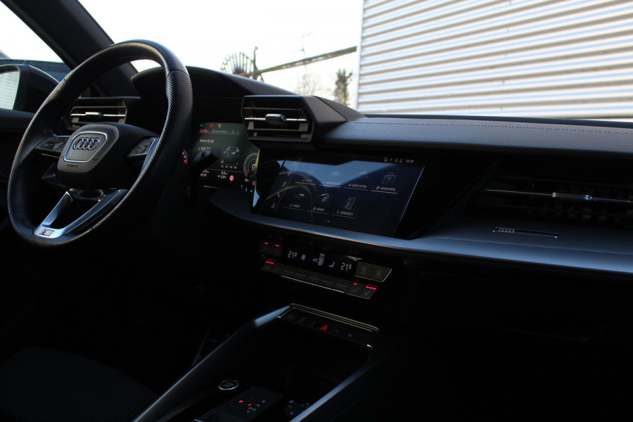 Audi A3 Sportback 35 TFSI edition one | Trekhaak | Panoramadak | Adaptieve Cruise | Matrix | Navigatie