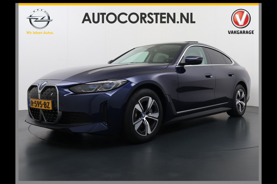 BMW i4 eDrive40 340pk High Executive 84kWh SOH 99% Pano-Dak/Hefdak SportSt+Leer+(Stuur+)Verwarmd 360°Camera Adaptive-Cruise+s&go Park-A Semi-Autopilot Drive-Assist-pro Active-Guard-Plus Elektr.Achterklep Draadl-Lader BAS ESP BMW Individual interieurlijsten Pianolak schwarz BMW Individual Exterieur Line Aluminium satiniert BMW Copilot-pack Dodehoekdetectie/correctie, Kruisend-verkeer-Detectie, rijstrooksensor met correctie, rondomzicht camera, uitwijk assistent) 0-100 5,6 sec. 1600kg trekvermogen! € 73.000 nieuw