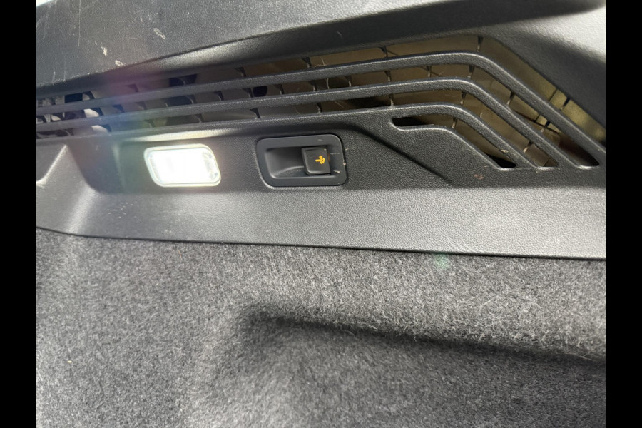 Volkswagen ID.4 First 77 kWh | Trekhaak | Warmtepomp | Camera | Navi |