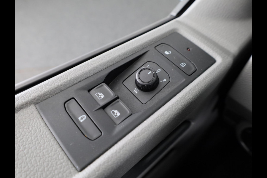 Volkswagen Transporter 2.0 TDI L2H1 28 Comfortline 110 pk | Verlengde garantie | Navigatie via App | Parkeersensoren achter | Cruise control |