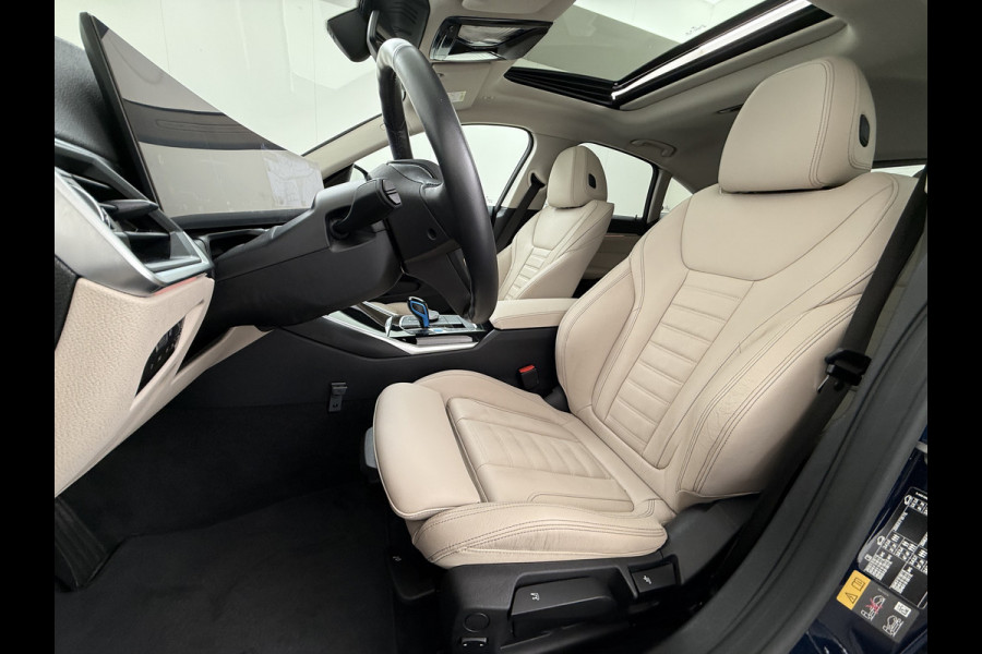 BMW i4 eDrive40 340pk High Executive 84kWh SOH 99% Pano-Dak/Hefdak SportSt+Leer+(Stuur+)Verwarmd 360°Camera Adaptive-Cruise+s&go Park-A Semi-Autopilot Drive-Assist-pro Active-Guard-Plus Elektr.Achterklep Draadl-Lader BAS ESP BMW Individual interieurlijsten Pianolak schwarz BMW Individual Exterieur Line Aluminium satiniert BMW Copilot-pack Dodehoekdetectie/correctie, Kruisend-verkeer-Detectie, rijstrooksensor met correctie, rondomzicht camera, uitwijk assistent) 0-100 5,6 sec. 1600kg trekvermogen! € 73.000 nieuw