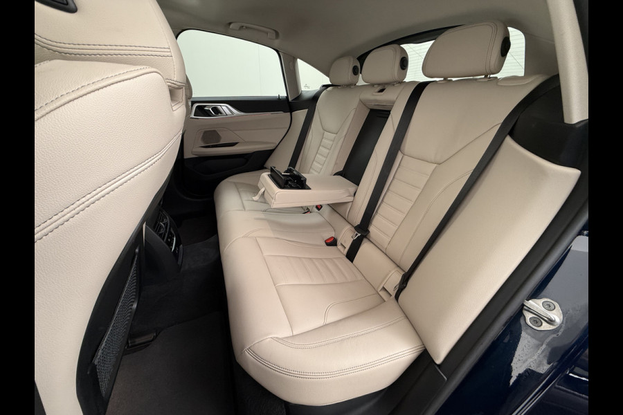 BMW i4 eDrive40 340pk High Executive 84kWh SOH 99% Pano-Dak/Hefdak SportSt+Leer+(Stuur+)Verwarmd 360°Camera Adaptive-Cruise+s&go Park-A Semi-Autopilot Drive-Assist-pro Active-Guard-Plus Elektr.Achterklep Draadl-Lader BAS ESP BMW Individual interieurlijsten Pianolak schwarz BMW Individual Exterieur Line Aluminium satiniert BMW Copilot-pack Dodehoekdetectie/correctie, Kruisend-verkeer-Detectie, rijstrooksensor met correctie, rondomzicht camera, uitwijk assistent) 0-100 5,6 sec. 1600kg trekvermogen! € 73.000 nieuw