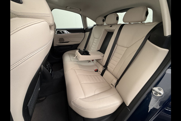 BMW i4 eDrive40 340pk High Executive 84kWh SOH 99% Pano-Dak/Hefdak SportSt+Leer+(Stuur+)Verwarmd 360°Camera Adaptive-Cruise+s&go Park-A Semi-Autopilot Drive-Assist-pro Active-Guard-Plus Elektr.Achterklep Draadl-Lader BAS ESP BMW Individual interieurlijsten Pianolak schwarz BMW Individual Exterieur Line Aluminium satiniert BMW Copilot-pack Dodehoekdetectie/correctie, Kruisend-verkeer-Detectie, rijstrooksensor met correctie, rondomzicht camera, uitwijk assistent) 0-100 5,6 sec. 1600kg trekvermogen! € 73.000 nieuw