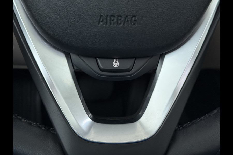 BMW i4 eDrive40 340pk High Executive 84kWh SOH 99% Pano-Dak/Hefdak SportSt+Leer+(Stuur+)Verwarmd 360°Camera Adaptive-Cruise+s&go Park-A Semi-Autopilot Drive-Assist-pro Active-Guard-Plus Elektr.Achterklep Draadl-Lader BAS ESP BMW Individual interieurlijsten Pianolak schwarz BMW Individual Exterieur Line Aluminium satiniert BMW Copilot-pack Dodehoekdetectie/correctie, Kruisend-verkeer-Detectie, rijstrooksensor met correctie, rondomzicht camera, uitwijk assistent) 0-100 5,6 sec. 1600kg trekvermogen! € 73.000 nieuw