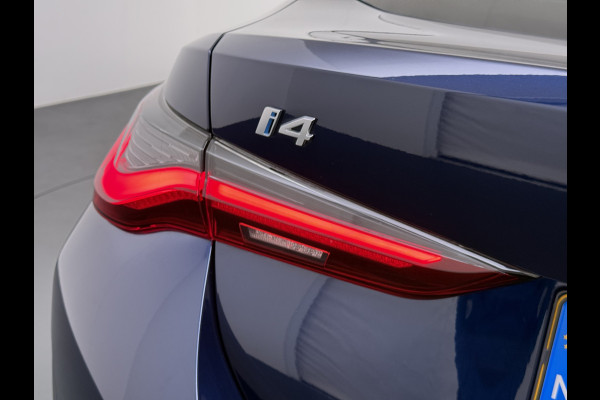 BMW i4 eDrive40 340pk High Executive 84kWh SOH 99% Pano-Dak/Hefdak SportSt+Leer+(Stuur+)Verwarmd 360°Camera Adaptive-Cruise+s&go Park-A Semi-Autopilot Drive-Assist-pro Active-Guard-Plus Elektr.Achterklep Draadl-Lader BAS ESP BMW Individual interieurlijsten Pianolak schwarz BMW Individual Exterieur Line Aluminium satiniert BMW Copilot-pack Dodehoekdetectie/correctie, Kruisend-verkeer-Detectie, rijstrooksensor met correctie, rondomzicht camera, uitwijk assistent) 0-100 5,6 sec. 1600kg trekvermogen! € 73.000 nieuw