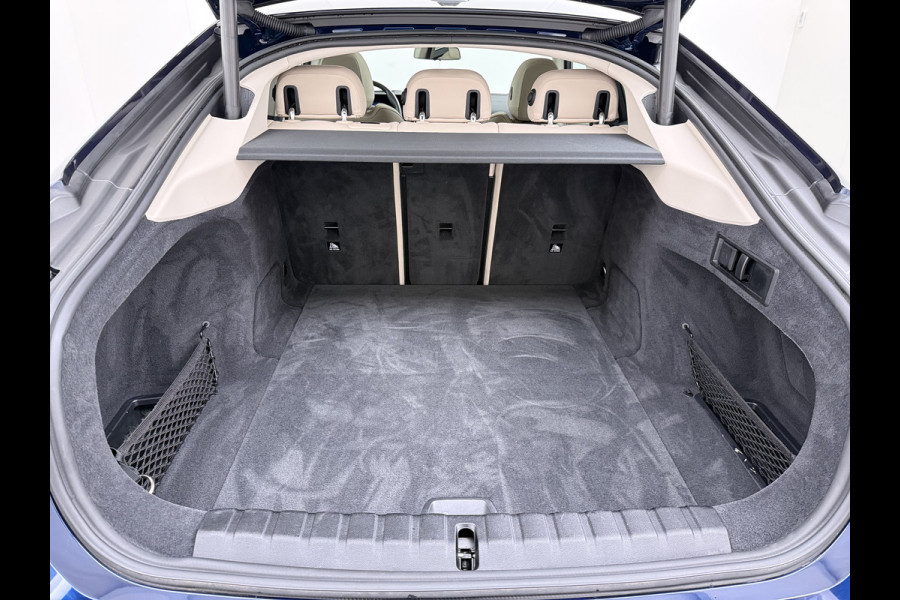 BMW i4 eDrive40 340pk High Executive 84kWh SOH 99% Pano-Dak/Hefdak SportSt+Leer+(Stuur+)Verwarmd 360°Camera Adaptive-Cruise+s&go Park-A Semi-Autopilot Drive-Assist-pro Active-Guard-Plus Elektr.Achterklep Draadl-Lader BAS ESP BMW Individual interieurlijsten Pianolak schwarz BMW Individual Exterieur Line Aluminium satiniert BMW Copilot-pack Dodehoekdetectie/correctie, Kruisend-verkeer-Detectie, rijstrooksensor met correctie, rondomzicht camera, uitwijk assistent) 0-100 5,6 sec. 1600kg trekvermogen! € 73.000 nieuw