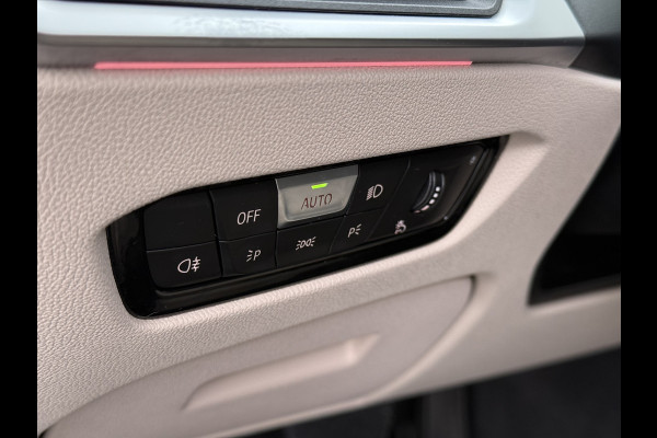 BMW i4 eDrive40 340pk High Executive 84kWh SOH 99% Pano-Dak/Hefdak SportSt+Leer+(Stuur+)Verwarmd 360°Camera Adaptive-Cruise+s&go Park-A Semi-Autopilot Drive-Assist-pro Active-Guard-Plus Elektr.Achterklep Draadl-Lader BAS ESP BMW Individual interieurlijsten Pianolak schwarz BMW Individual Exterieur Line Aluminium satiniert BMW Copilot-pack Dodehoekdetectie/correctie, Kruisend-verkeer-Detectie, rijstrooksensor met correctie, rondomzicht camera, uitwijk assistent) 0-100 5,6 sec. 1600kg trekvermogen! € 73.000 nieuw