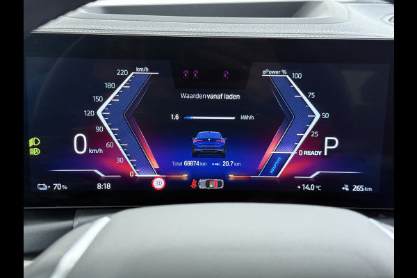 BMW i4 eDrive40 340pk High Executive 84kWh SOH 99% Pano-Dak/Hefdak SportSt+Leer+(Stuur+)Verwarmd 360°Camera Adaptive-Cruise+s&go Park-A Semi-Autopilot Drive-Assist-pro Active-Guard-Plus Elektr.Achterklep Draadl-Lader BAS ESP BMW Individual interieurlijsten Pianolak schwarz BMW Individual Exterieur Line Aluminium satiniert BMW Copilot-pack Dodehoekdetectie/correctie, Kruisend-verkeer-Detectie, rijstrooksensor met correctie, rondomzicht camera, uitwijk assistent) 0-100 5,6 sec. 1600kg trekvermogen! € 73.000 nieuw