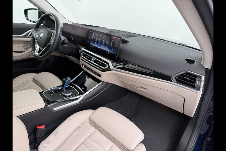 BMW i4 eDrive40 340pk High Executive 84kWh SOH 99% Pano-Dak/Hefdak SportSt+Leer+(Stuur+)Verwarmd 360°Camera Adaptive-Cruise+s&go Park-A Semi-Autopilot Drive-Assist-pro Active-Guard-Plus Elektr.Achterklep Draadl-Lader BAS ESP BMW Individual interieurlijsten Pianolak schwarz BMW Individual Exterieur Line Aluminium satiniert BMW Copilot-pack Dodehoekdetectie/correctie, Kruisend-verkeer-Detectie, rijstrooksensor met correctie, rondomzicht camera, uitwijk assistent) 0-100 5,6 sec. 1600kg trekvermogen! € 73.000 nieuw