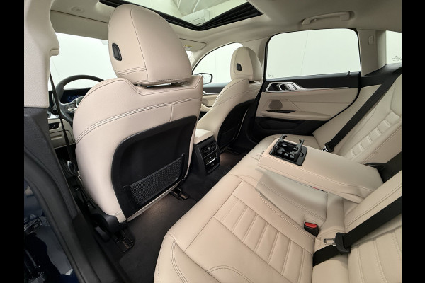 BMW i4 eDrive40 340pk High Executive 84kWh SOH 99% Pano-Dak/Hefdak SportSt+Leer+(Stuur+)Verwarmd 360°Camera Adaptive-Cruise+s&go Park-A Semi-Autopilot Drive-Assist-pro Active-Guard-Plus Elektr.Achterklep Draadl-Lader BAS ESP BMW Individual interieurlijsten Pianolak schwarz BMW Individual Exterieur Line Aluminium satiniert BMW Copilot-pack Dodehoekdetectie/correctie, Kruisend-verkeer-Detectie, rijstrooksensor met correctie, rondomzicht camera, uitwijk assistent) 0-100 5,6 sec. 1600kg trekvermogen! € 73.000 nieuw
