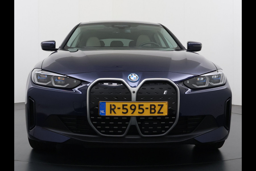 BMW i4 eDrive40 340pk High Executive 84kWh SOH 99% Pano-Dak/Hefdak SportSt+Leer+(Stuur+)Verwarmd 360°Camera Adaptive-Cruise+s&go Park-A Semi-Autopilot Drive-Assist-pro Active-Guard-Plus Elektr.Achterklep Draadl-Lader BAS ESP BMW Individual interieurlijsten Pianolak schwarz BMW Individual Exterieur Line Aluminium satiniert BMW Copilot-pack Dodehoekdetectie/correctie, Kruisend-verkeer-Detectie, rijstrooksensor met correctie, rondomzicht camera, uitwijk assistent) 0-100 5,6 sec. 1600kg trekvermogen! € 73.000 nieuw