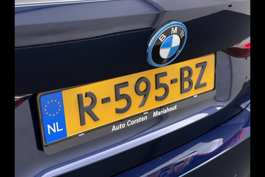 BMW i4 eDrive40 340pk High Executive 84kWh SOH 99% Pano-Dak/Hefdak SportSt+Leer+(Stuur+)Verwarmd 360°Camera Adaptive-Cruise+s&go Park-A Semi-Autopilot Drive-Assist-pro Active-Guard-Plus Elektr.Achterklep Draadl-Lader BAS ESP BMW Individual interieurlijsten Pianolak schwarz BMW Individual Exterieur Line Aluminium satiniert BMW Copilot-pack Dodehoekdetectie/correctie, Kruisend-verkeer-Detectie, rijstrooksensor met correctie, rondomzicht camera, uitwijk assistent) 0-100 5,6 sec. 1600kg trekvermogen! € 73.000 nieuw