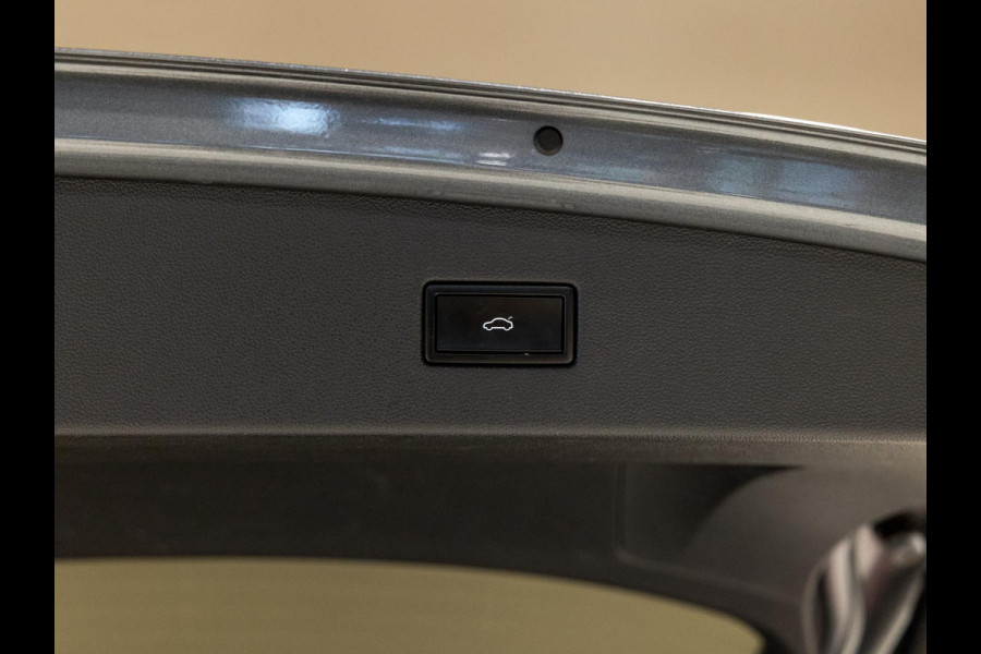 Volkswagen Tiguan Allspace 2.0 TSI 4Motion 2x R-Line 7 Persoons / 220pk / Trekhaak / Dynaudio / Leder / Rondomzicht camera /