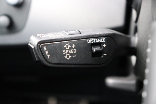 Audi A4 Avant 45 TFSI Quattro S-line Black Optic Massage HU Disp. Matrix Trekhaak