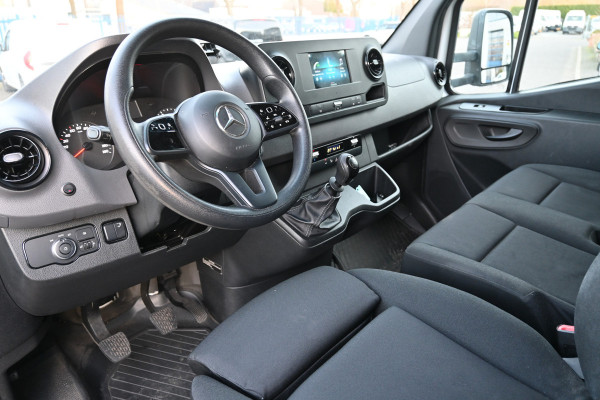 Mercedes-Benz Sprinter 516 CDI L3 Bakwagen met laadklep MBUX met Apple Carplay/Android auto