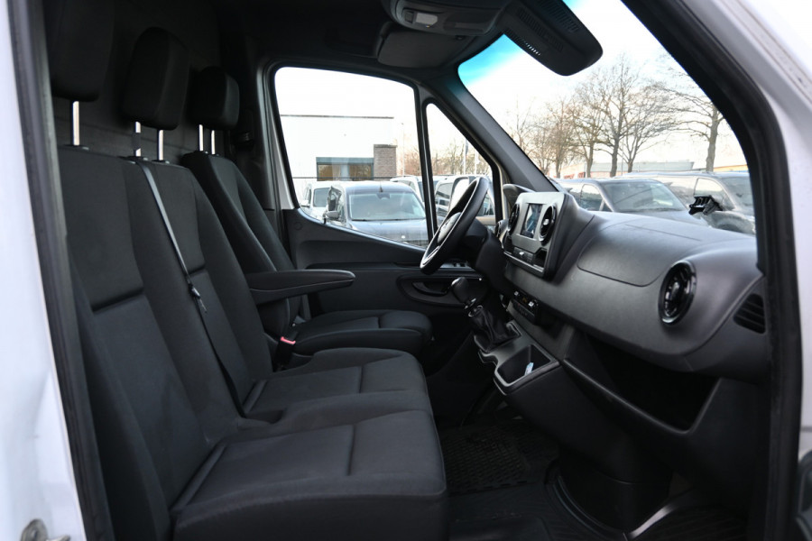 Mercedes-Benz Sprinter 516 CDI L3 Bakwagen met laadklep MBUX met Apple Carplay/Android auto