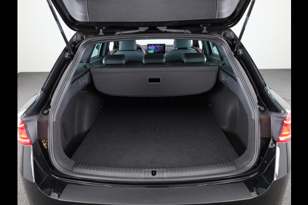 Seat Leon Sportstourer 1.5 TSI e-Hybrid FR PHEV First Edition 204 pk Automaat | Verlengde garantie | Navigatie | Parkeersensoren | Achteruitrijcamera | Adaptieve cruise control |