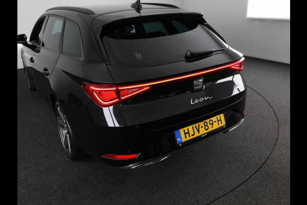 Seat Leon Sportstourer 1.5 TSI e-Hybrid FR PHEV First Edition 204 pk Automaat | Verlengde garantie | Navigatie | Parkeersensoren | Achteruitrijcamera | Adaptieve cruise control |