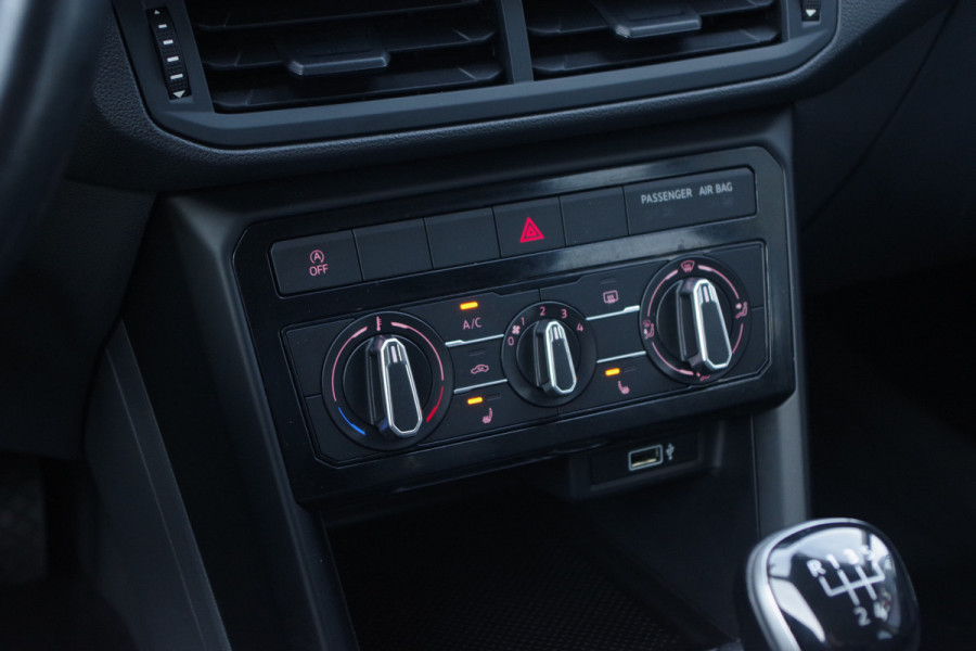 Volkswagen T-Cross 1.0 TSI Life, Stoelverwarming, Blind-Spot, 17" LM