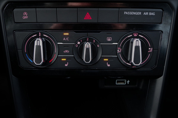 Volkswagen T-Cross 1.0 TSI Life, Stoelverwarming, Blind-Spot, 17" LM