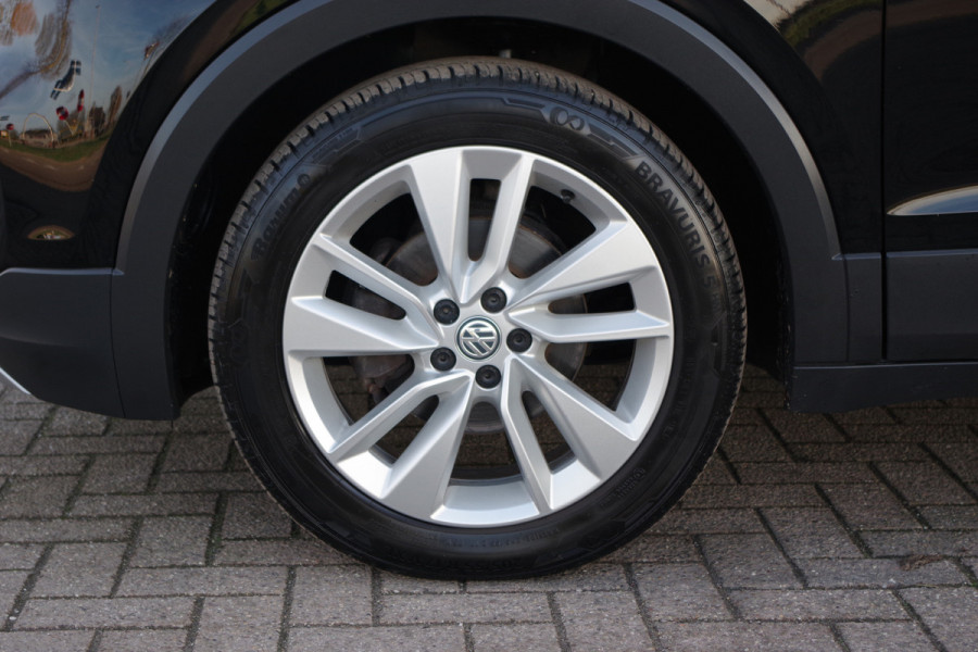 Volkswagen T-Cross 1.0 TSI Life, Stoelverwarming, Blind-Spot, 17" LM