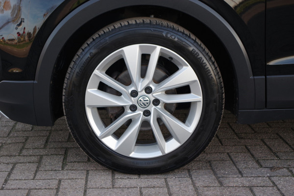Volkswagen T-Cross 1.0 TSI Life, Stoelverwarming, Blind-Spot, 17" LM