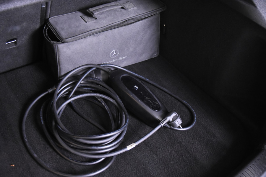 Mercedes-Benz A-Klasse 250 e AMG Line *1ste Eigenaar*Ambiente*Stoelverwarming*Standkachel*