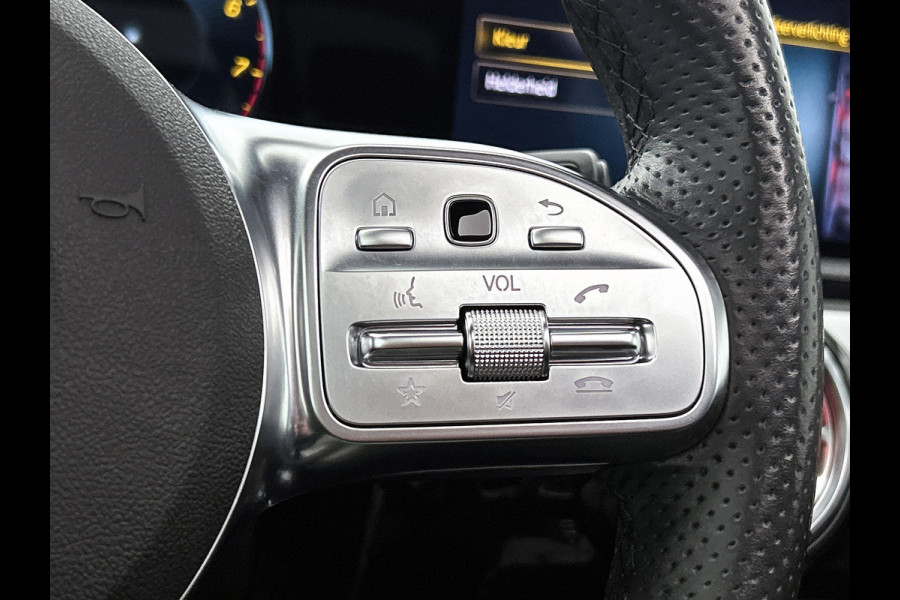 Mercedes-Benz A-Klasse 180 Business Solution AMG Night Upgrade Automaat (PANO, SFEERVERLICHTING, STOELVERWARMING, CAMERA, 1e EIG)