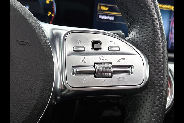 Mercedes-Benz A-Klasse 180 Business Solution AMG Night Upgrade Automaat (PANO, SFEERVERLICHTING, STOELVERWARMING, CAMERA, 1e EIG)