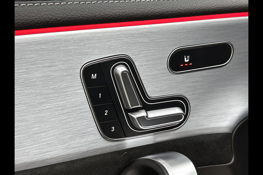 Mercedes-Benz A-Klasse 180 Business Solution AMG Night Upgrade Automaat (PANO, SFEERVERLICHTING, STOELVERWARMING, CAMERA, 1e EIG)