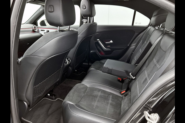 Mercedes-Benz A-Klasse 180 Business Solution AMG Night Upgrade Automaat (PANO, SFEERVERLICHTING, STOELVERWARMING, CAMERA, 1e EIG)