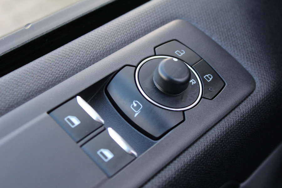 Ford Tourneo Custom 340 2.5 PHEV L1H1 Titanium | Trekhaak | 1 x Schuifdeur | Navigatie | Led | 8P