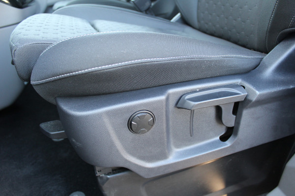 Ford Tourneo Custom 340 2.5 PHEV L1H1 Titanium | Trekhaak | 1 x Schuifdeur | Navigatie | Led | 8P