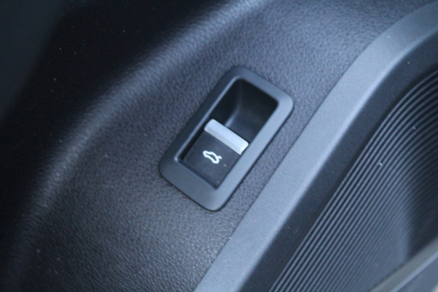 Audi Q5 2.0 TFSI 252pk quattro Sport S Line Black Edition Panoramadak Clima Cruise Navi Camera B&O Leder LMV Trekhaak 2400kg
