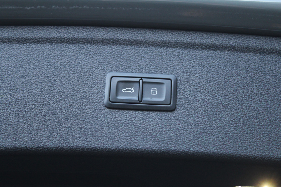 Audi Q5 2.0 TFSI 252pk quattro Sport S Line Black Edition Panoramadak Clima Cruise Navi Camera B&O Leder LMV Trekhaak 2400kg