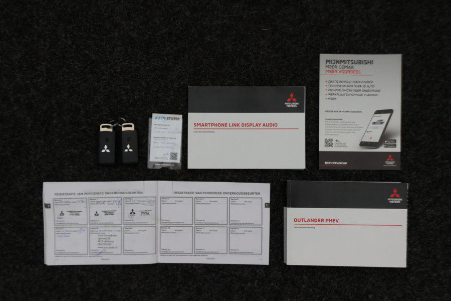 Mitsubishi Outlander 2.4 PHEV Pure SOH 94%, Keyless, Apple Carplay, Trekhaak, Camera, Stoelverwarming, PDC