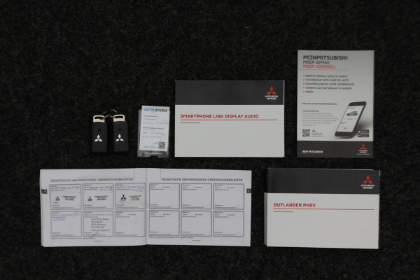 Mitsubishi Outlander 2.4 PHEV Pure SOH 94%, Keyless, Apple Carplay, Trekhaak, Camera, Stoelverwarming, PDC