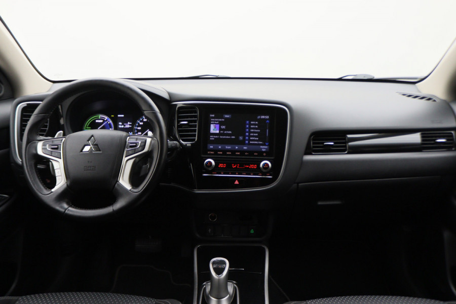 Mitsubishi Outlander 2.4 PHEV Pure SOH 94%, Keyless, Apple Carplay, Trekhaak, Camera, Stoelverwarming, PDC
