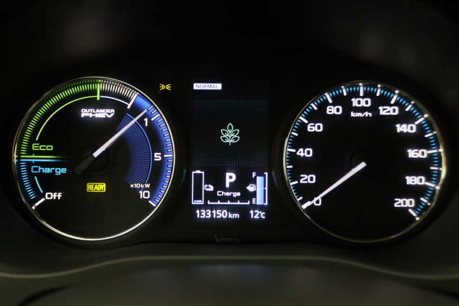 Mitsubishi Outlander 2.4 PHEV Pure SOH 94%, Keyless, Apple Carplay, Trekhaak, Camera, Stoelverwarming, PDC