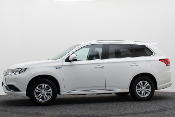 Mitsubishi Outlander 2.4 PHEV Pure SOH 94%, Keyless, Apple Carplay, Trekhaak, Camera, Stoelverwarming, PDC