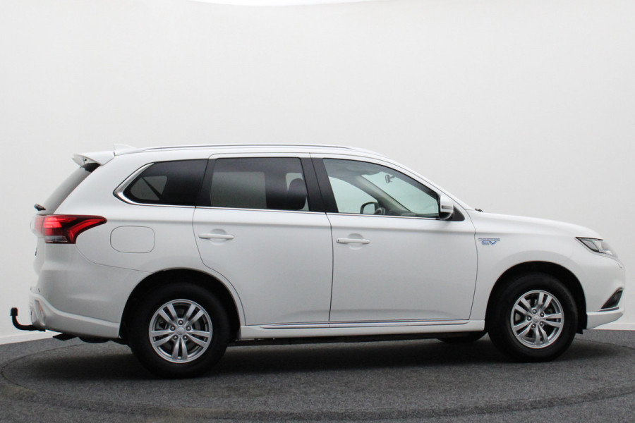 Mitsubishi Outlander 2.4 PHEV Pure SOH 94%, Keyless, Apple Carplay, Trekhaak, Camera, Stoelverwarming, PDC