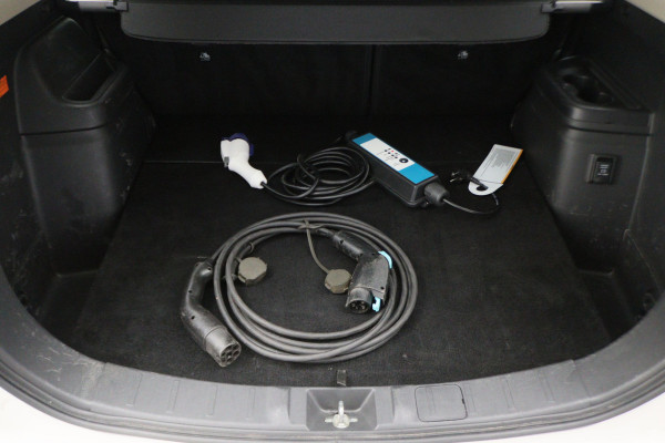 Mitsubishi Outlander 2.4 PHEV Pure SOH 94%, Keyless, Apple Carplay, Trekhaak, Camera, Stoelverwarming, PDC