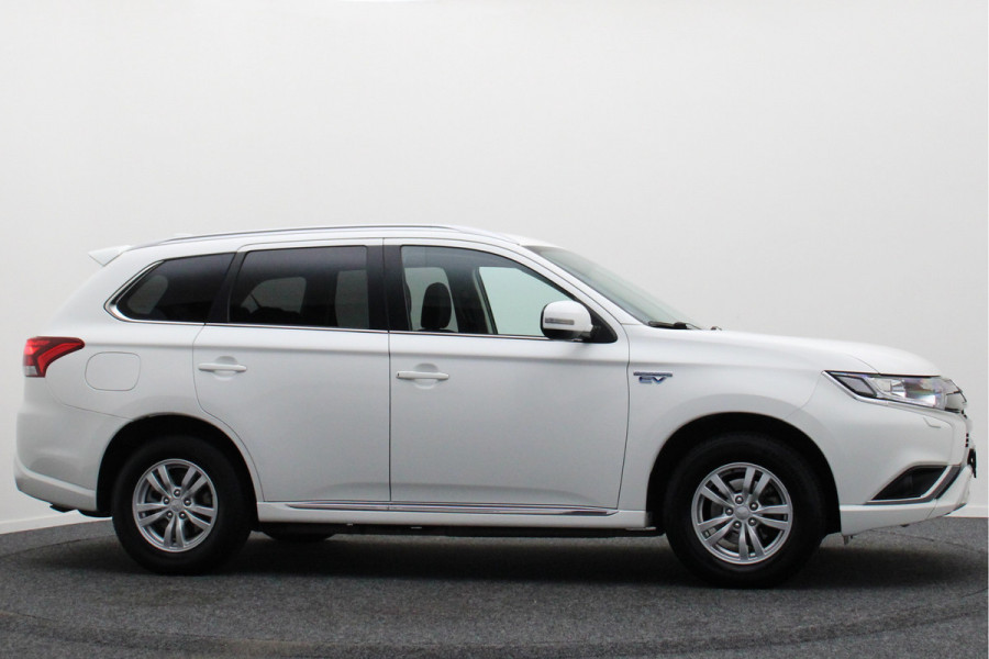 Mitsubishi Outlander 2.4 PHEV Pure SOH 94%, Keyless, Apple Carplay, Trekhaak, Camera, Stoelverwarming, PDC