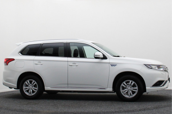 Mitsubishi Outlander 2.4 PHEV Pure SOH 94%, Keyless, Apple Carplay, Trekhaak, Camera, Stoelverwarming, PDC